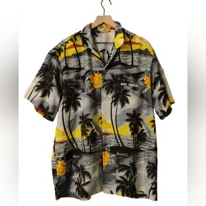 Vintage rare Men's Hawaii royal creations button up shirt